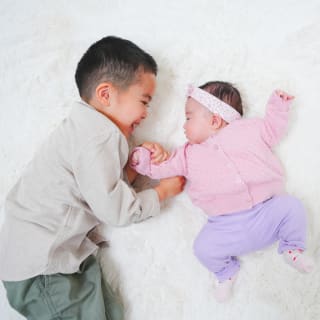 ベビーフォト　ベビー　私服撮影　持ち込み私服　記念日　キッズフォトスタジオ　フォトスタジオ　大阪フォトスタジオ　堺市フォトスタジオ　寝相アート　兄弟