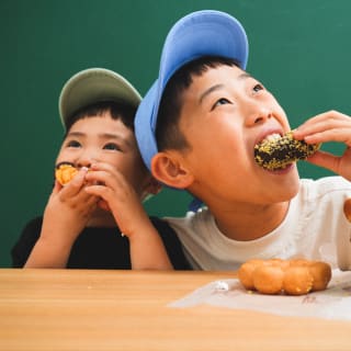 誕生日　誕生日撮影　バースデー　バースデーフォト　バースデー撮影　私服撮影　キッズフォトスタジオ　大阪フォトスタジオ　フォトスタジオ　堺市フォトスタジオ　持ち込み小物　お菓子持ち込み　兄弟