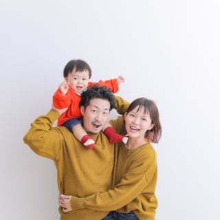 ファミリー　家族写真　カラフル　フォトスタジオ　ハピスタ