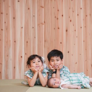 ベビー　ハーフバースデー　ベビーフォト　キッズフォトスタジオ　赤ちゃん　バースデーフォト　大阪フォトスタジオ　堺市フォトスタジオ　3兄弟　兄弟撮影　私服撮影