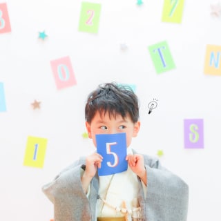 七五三　5歳男の子　記念写真　カラフル　キッズフォトスタジオ　ハピスタ