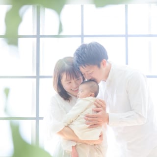 ファミリー　家族写真　赤ちゃん　パパ　ママ　フォトスタジオ　ハピスタ
