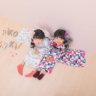 七五三　姉妹　可愛い　カラフル　キッズフォトスタジオ　ハピスタ