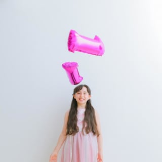 女の子　記念写真　カラフル　キッズフォトスタジオ　ハピスタ