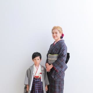 七五三　　男の子　親子写真　ママ　可愛い　カラフル　キッズフォトスタジオ　ハピスタ