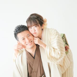 ファミリー　家族写真　夫婦　カラフル　フォトスタジオ　ハピスタ