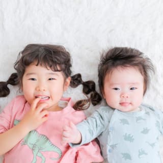 兄弟フォト　記念写真　カラフル　キッズフォトスタジオ　ハピスタ