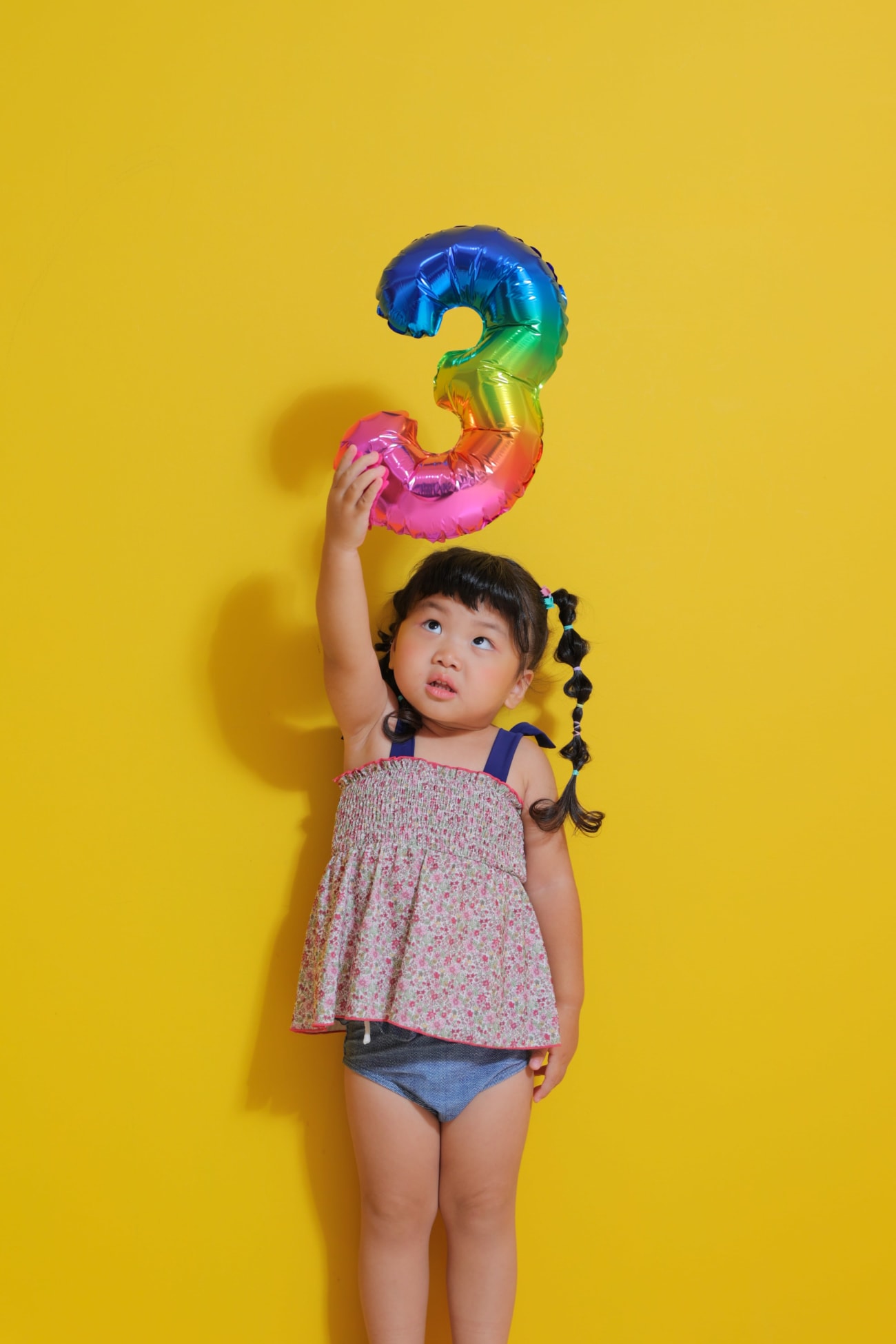 3歳バルーンを持って🎈
