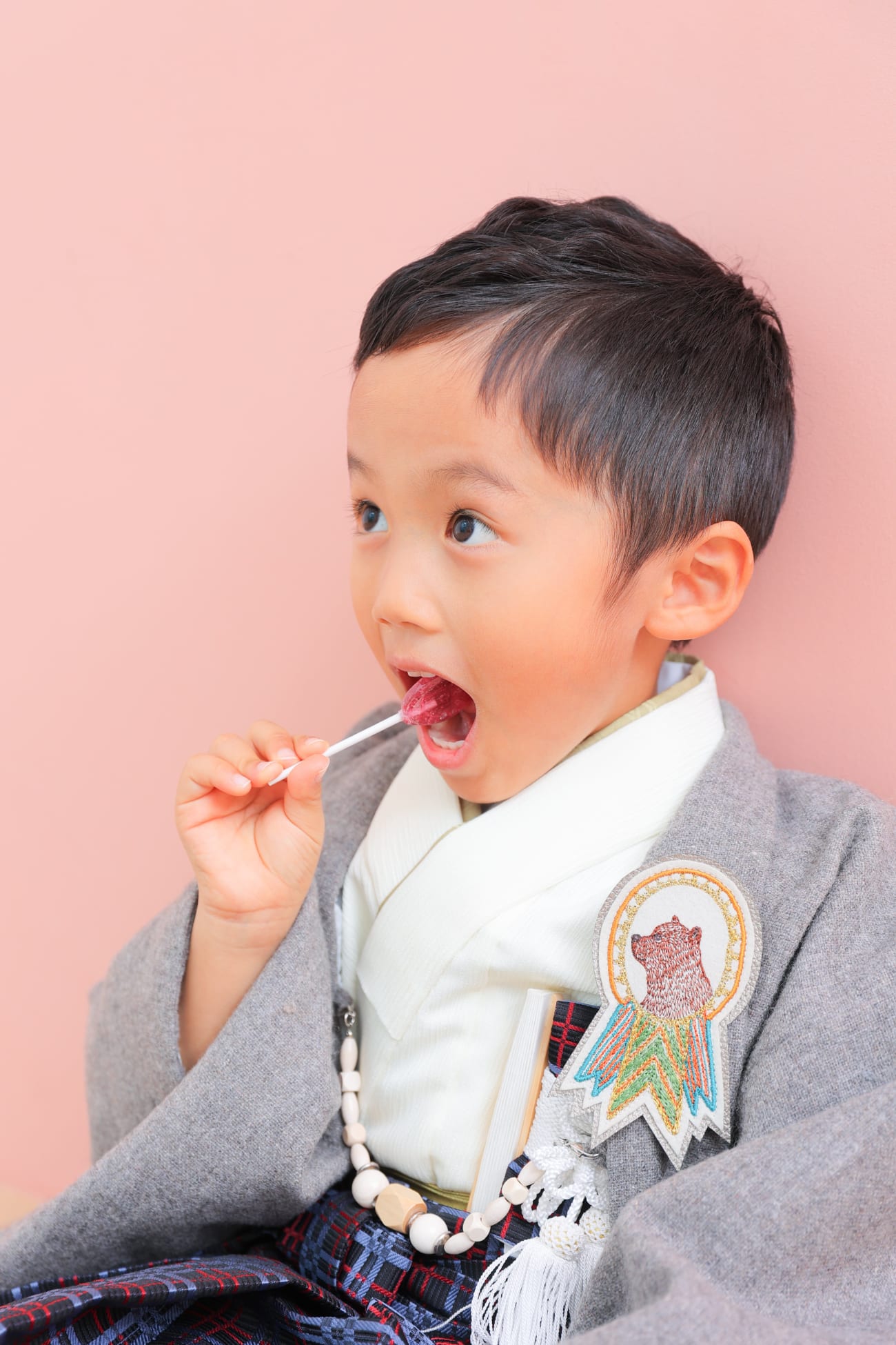 お菓子を食べている姿も🍭