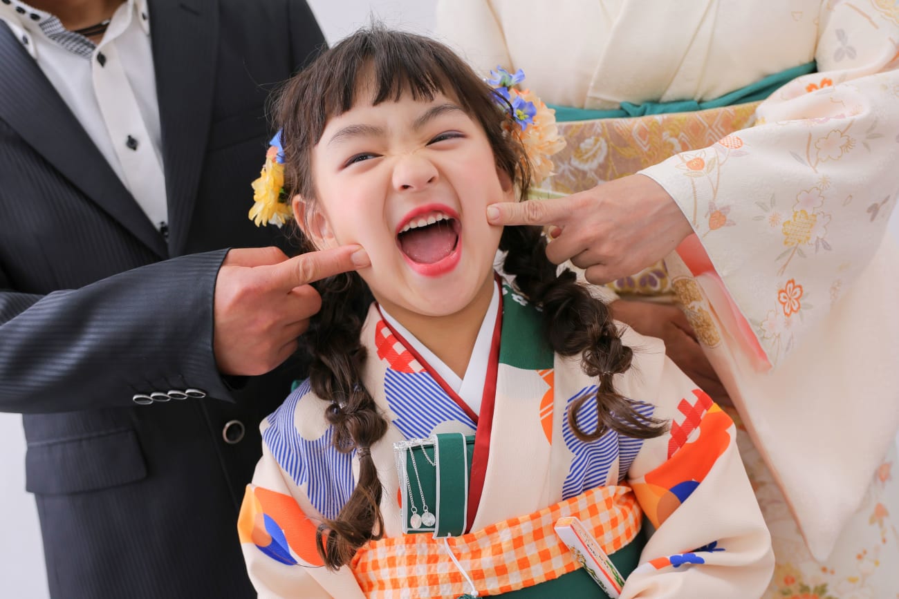 ママとパパとほっぺつんつん👉