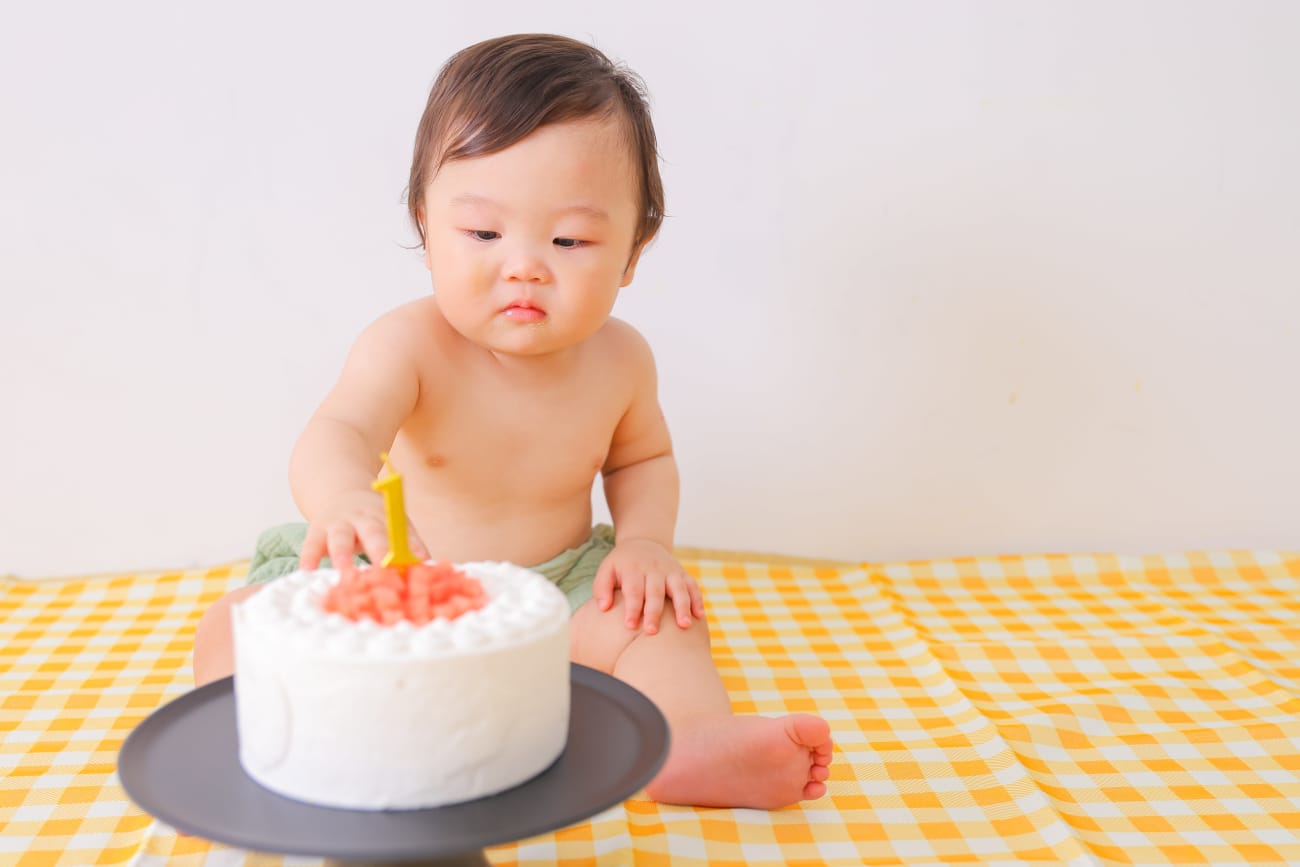 生まれて初めての大きなケーキを独り占め！！