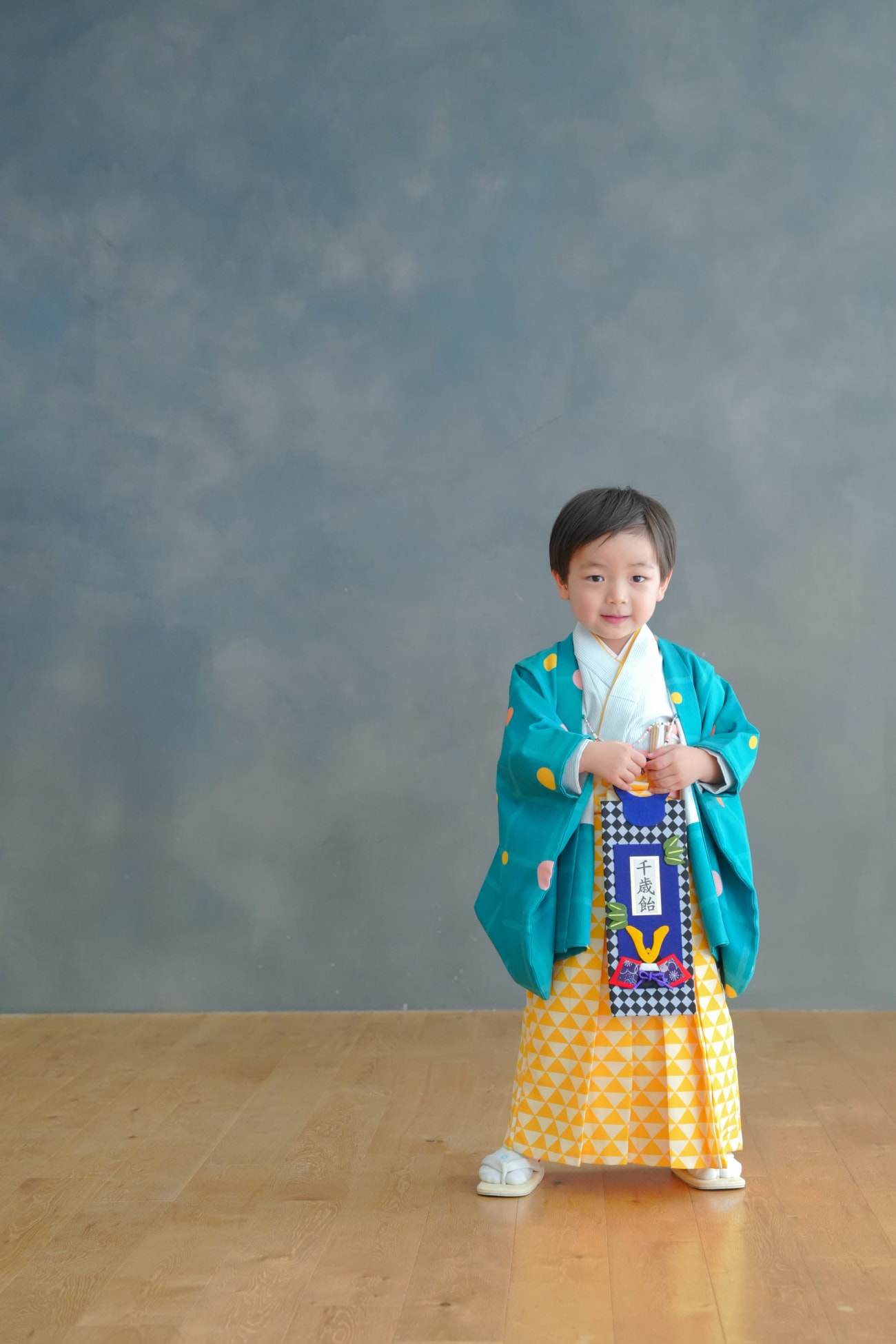 まずは七五三らしい千歳飴ショット！