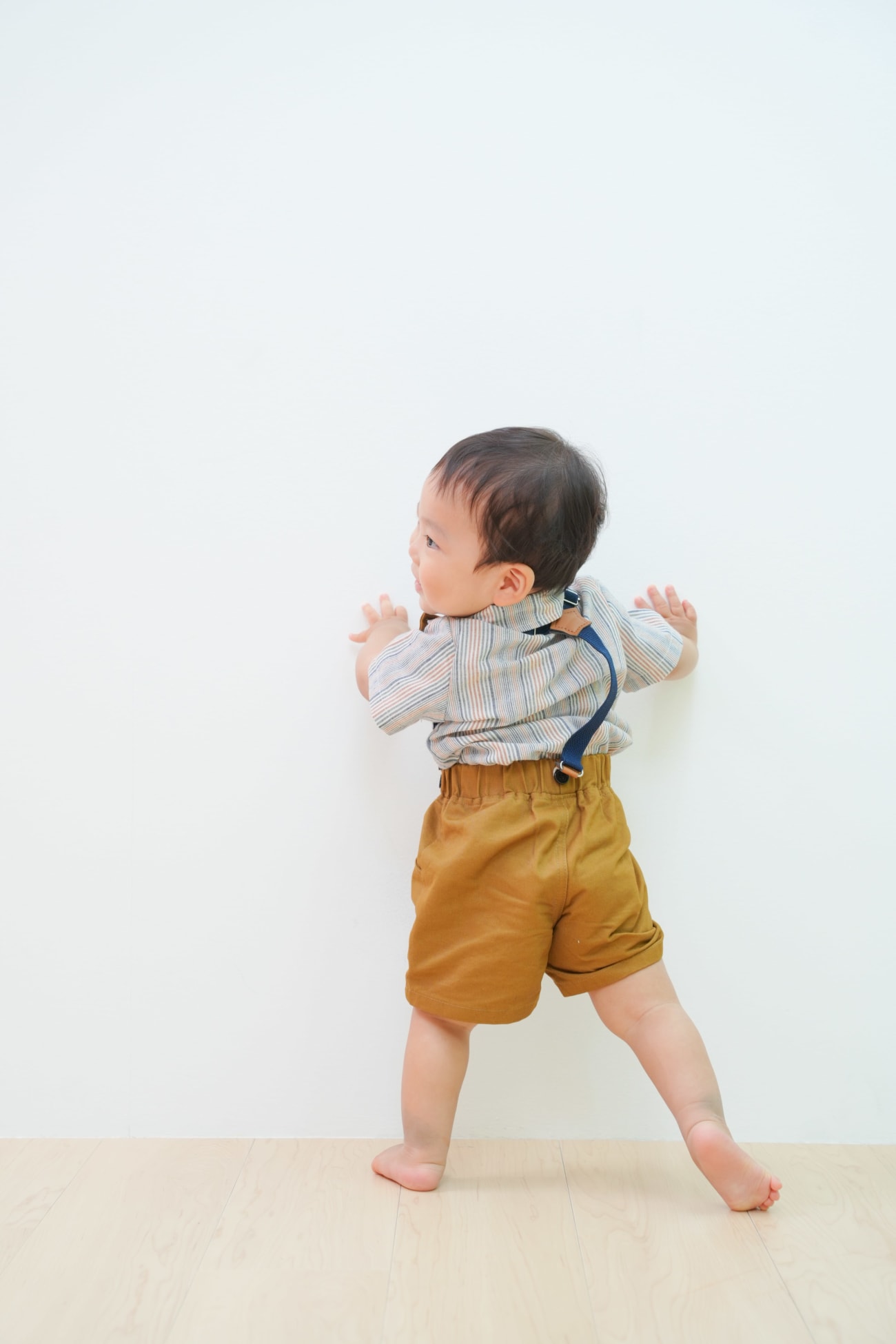 つかまり立ちもこんなに上手に👏