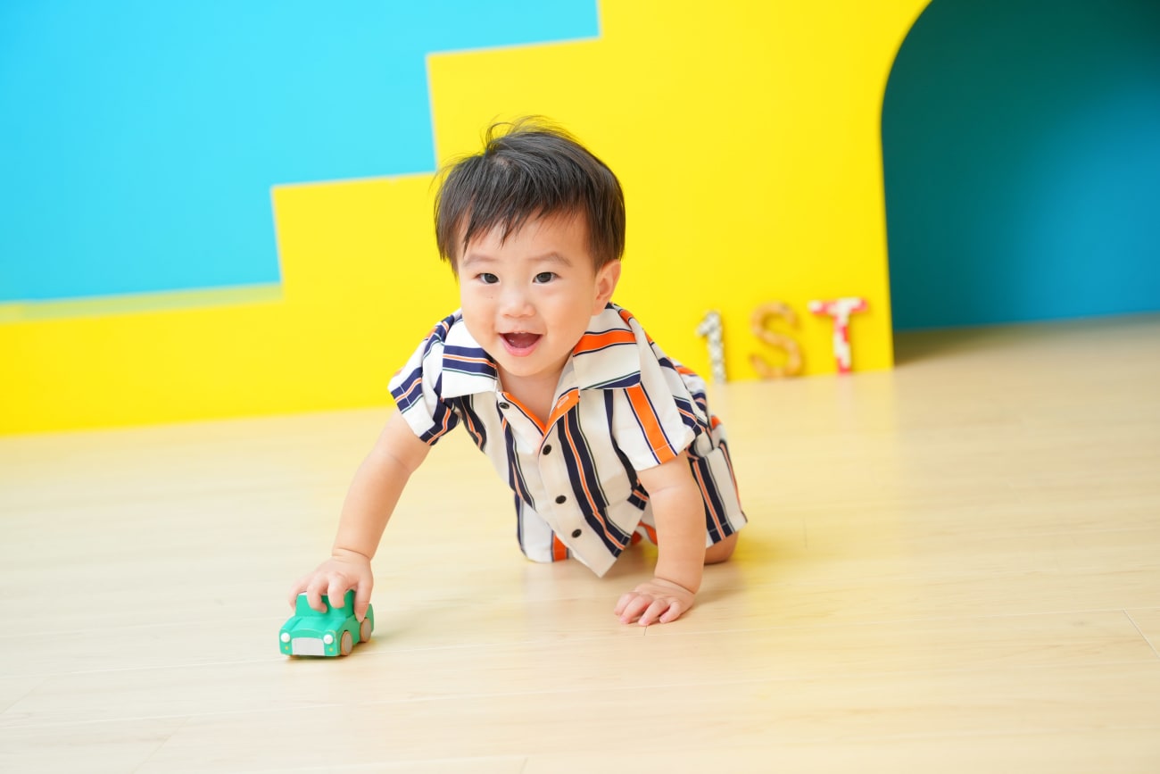 まずはお気に入りのぶーぶーで遊びながら❤