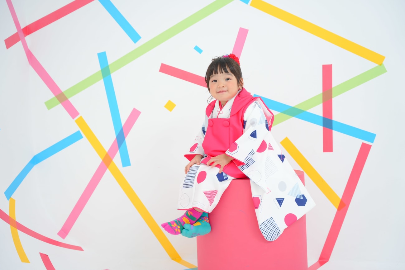 カラフルの背景でいろんな表情♡