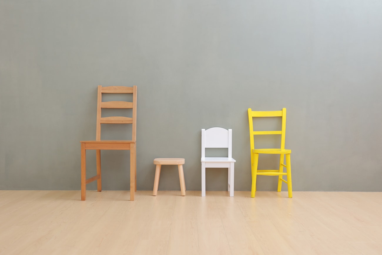 落ち着いたグレーの壁