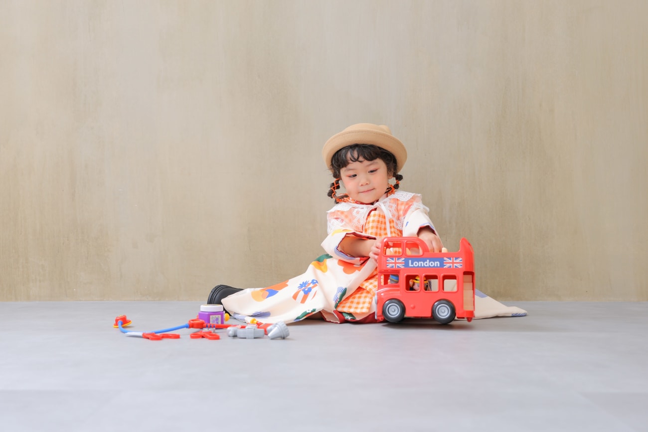 大好きなおもちゃと一緒に撮影〜🚌🎀