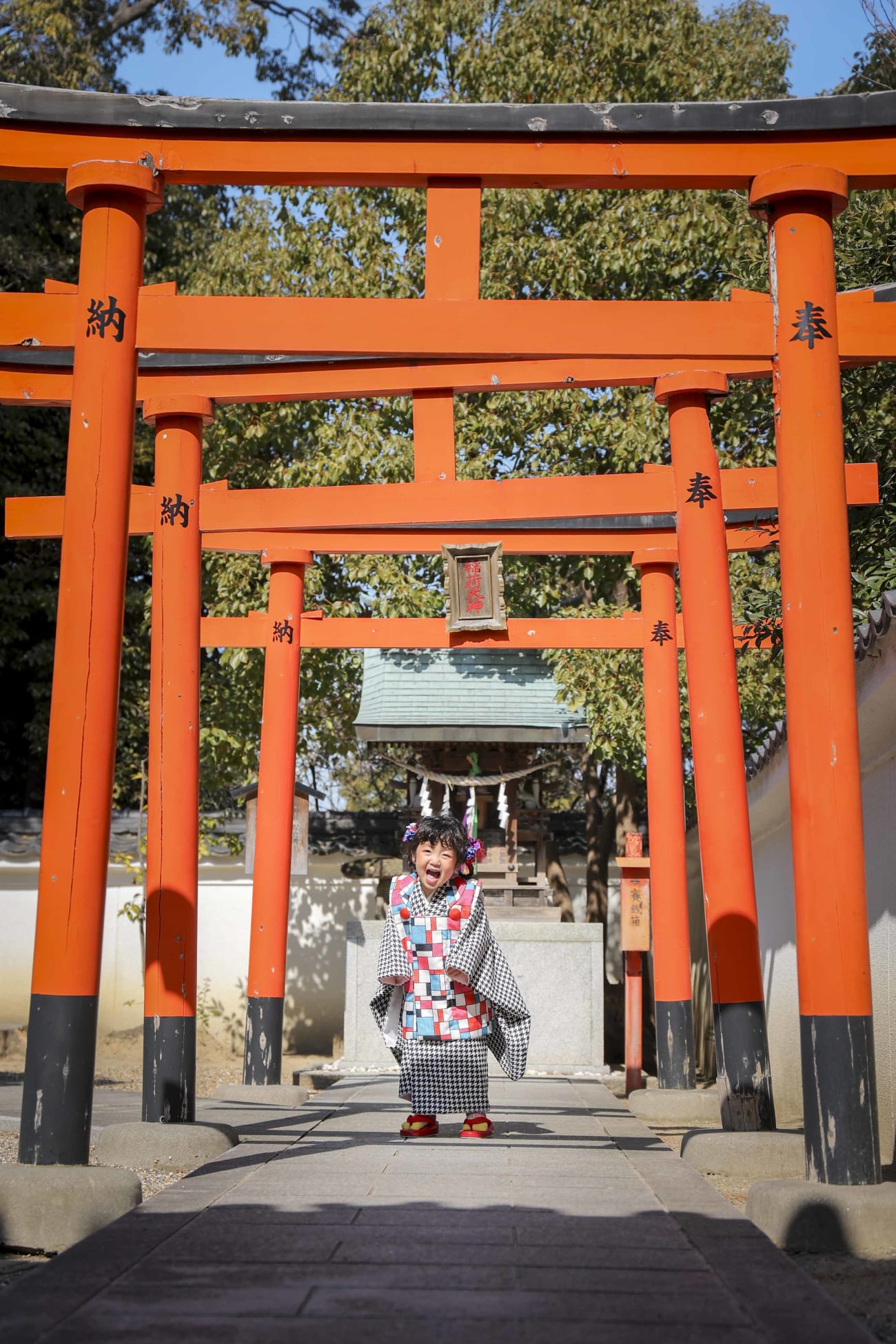 朱鳥居が立ち並ぶ稲荷社