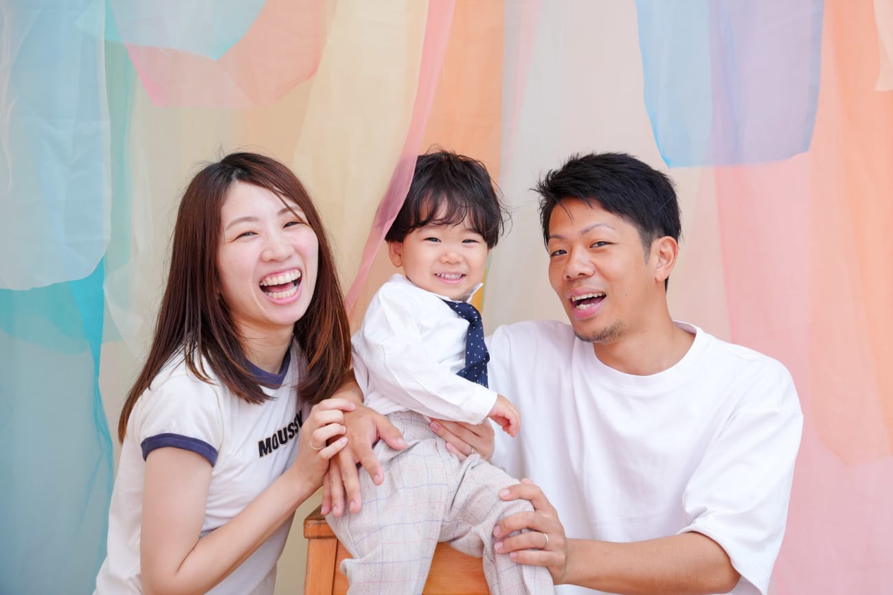 ひらひらの背景で「いないなばー！」