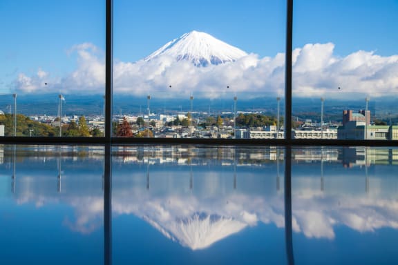 富士山周辺をドライブ 大自然を丸ごと楽しむ日帰りモデルコース 旅先で特別な結婚写真が残せるフォトジェニックジャーニー By De Co