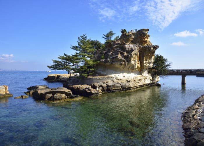 淡路島のパワースポットへ！恋愛成就の神社から自然が囲む滝まで