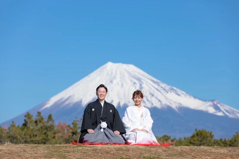 『スタジオAQUA 富士店』富士山を背景に撮影