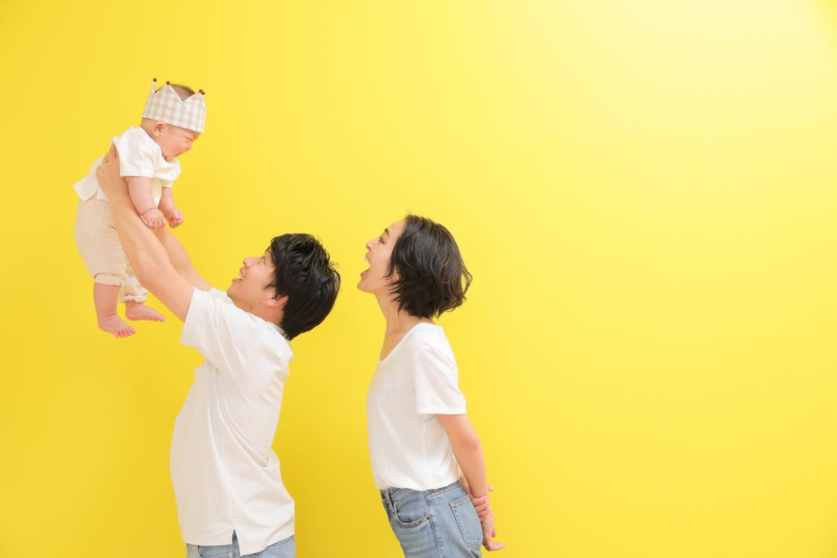 ベビー　ママ　パパ　赤ちゃん　家族写真　記念日　お誕生日　キッズフォトハウス　HAPISTA
