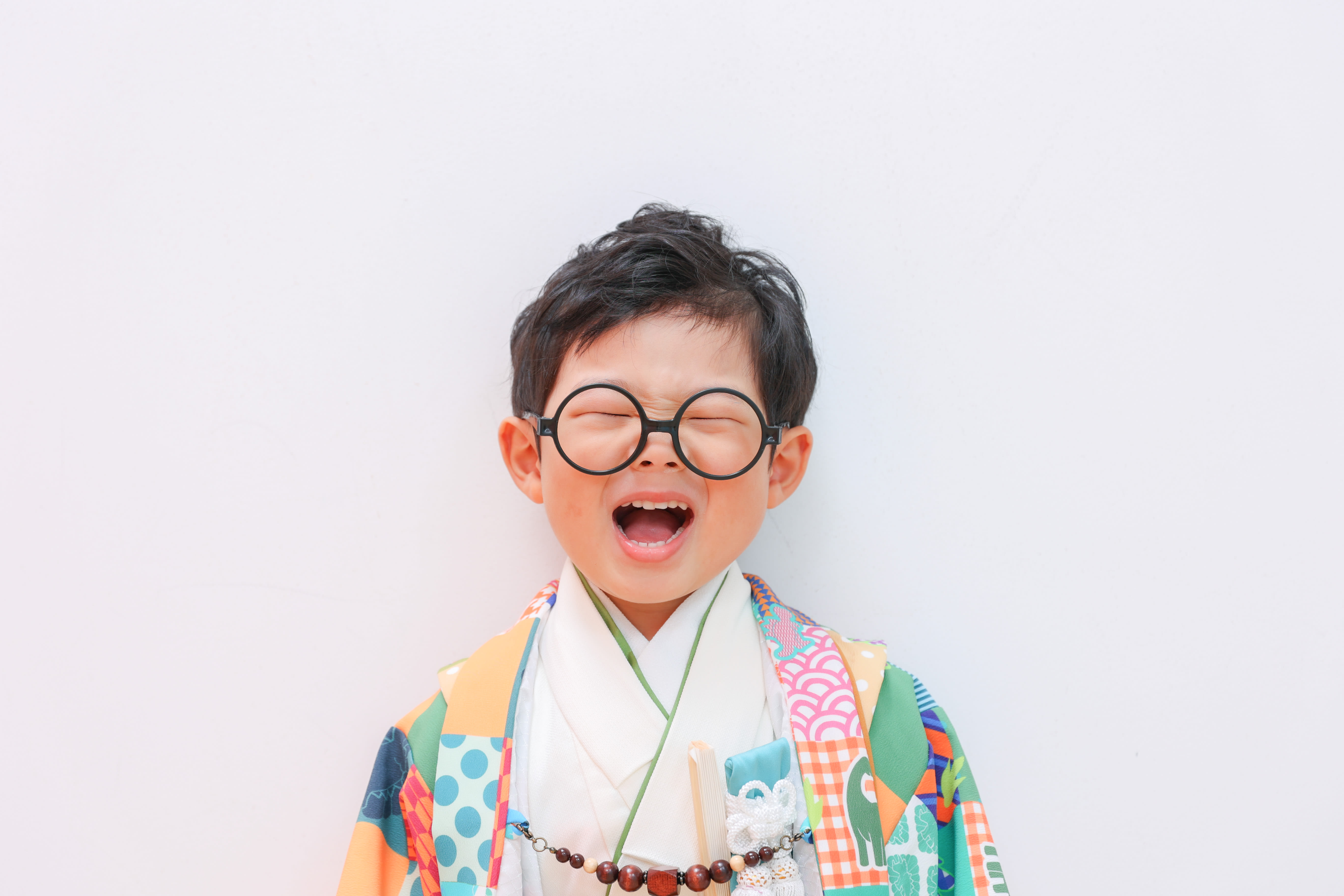 七五三　3歳男の子　可愛い　カラフル　キッズフォトスタジオ　ハピスタ