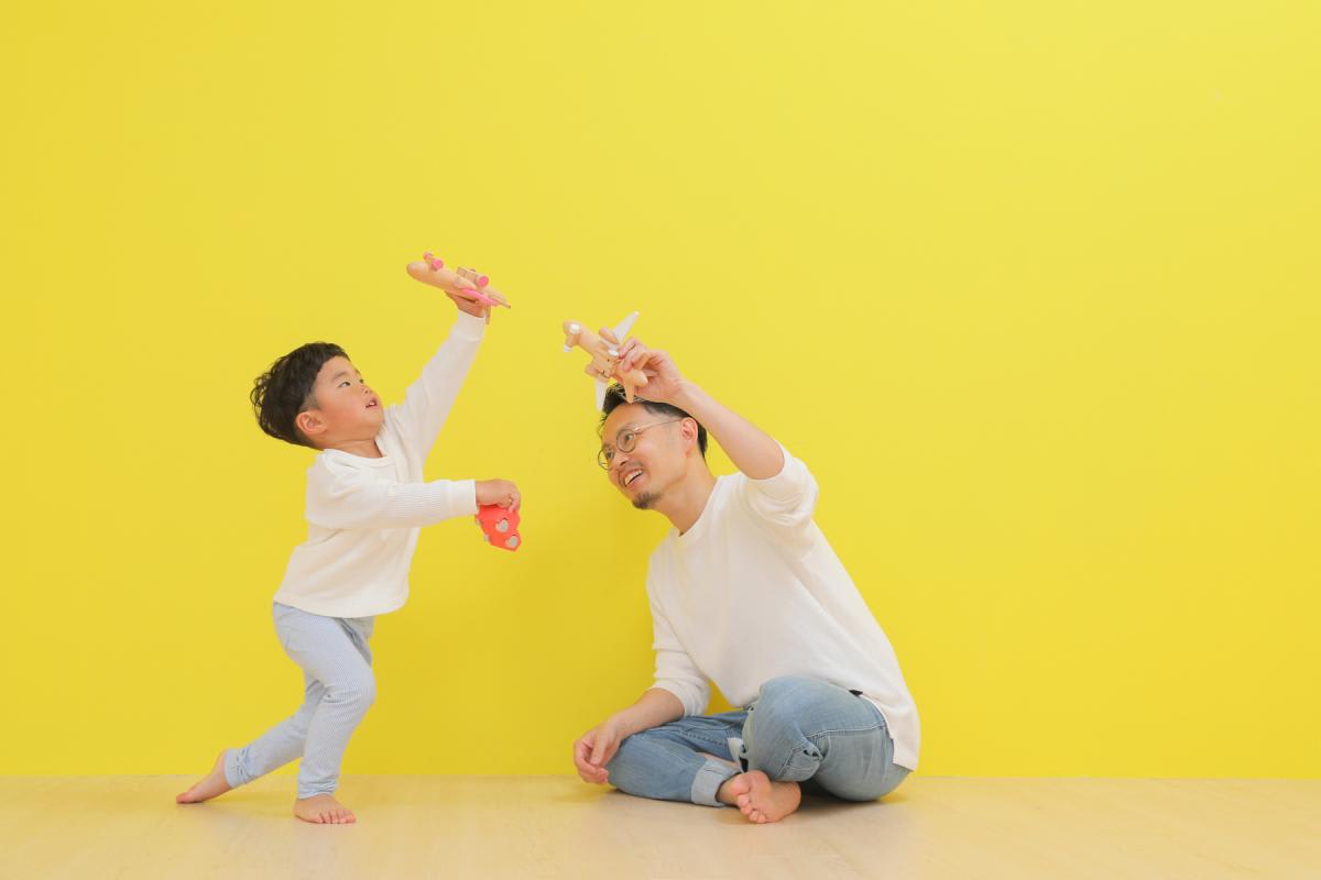 ファミリー　家族写真　男の子　パパ　フォトスタジオ　ハピスタ