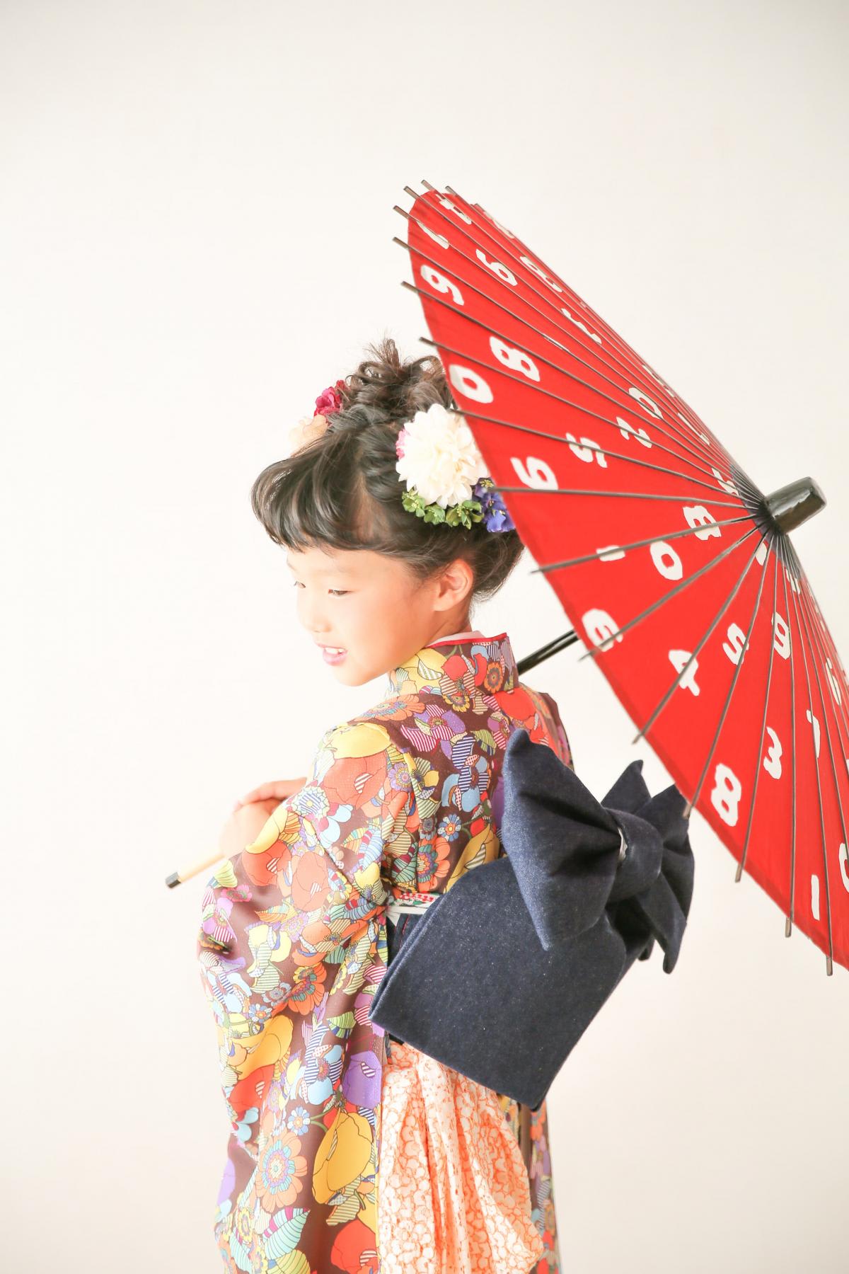 七五三　記念写真　女の子　傘　キッズフォトハウス　HAPISTA