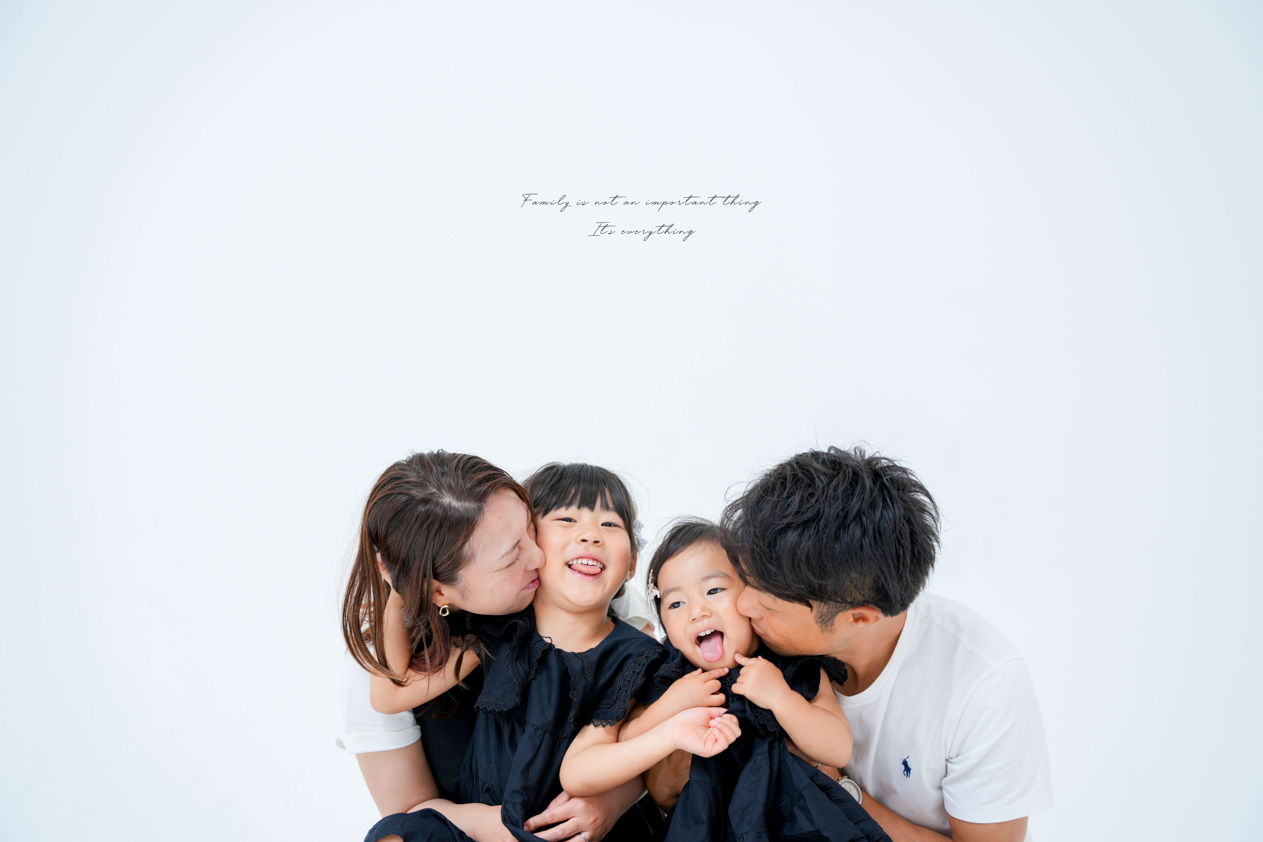 ファミリー　5歳　2歳　誕生日　バースデー　スタジオ　なかもず　白ほりスタジオ　堺　フォトスタジオ　家族写真