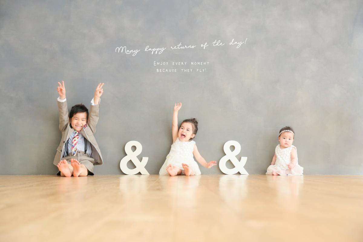 兄弟フォト　記念写真　カラフル　キッズフォトスタジオ　ハピスタ