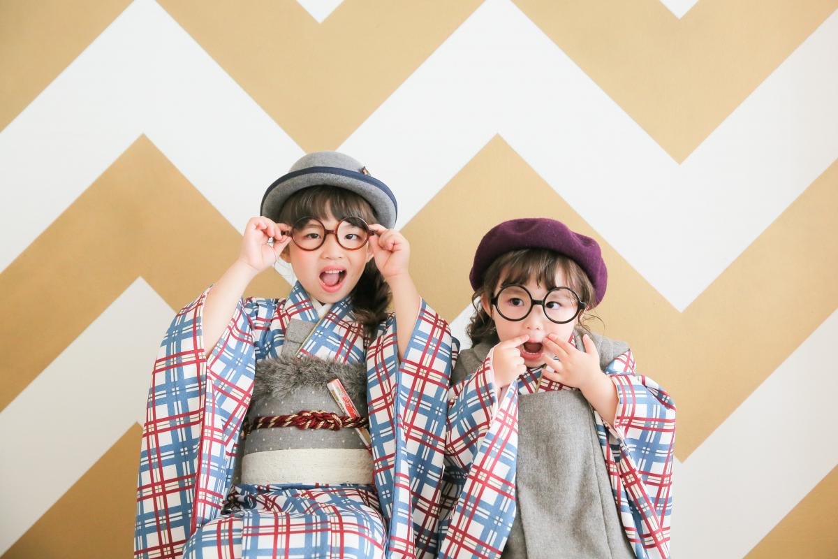 七五三　姉妹撮影　7歳女の子　3歳女の子　着物　可愛い　キッズフォトスタジオ　ハピスタ