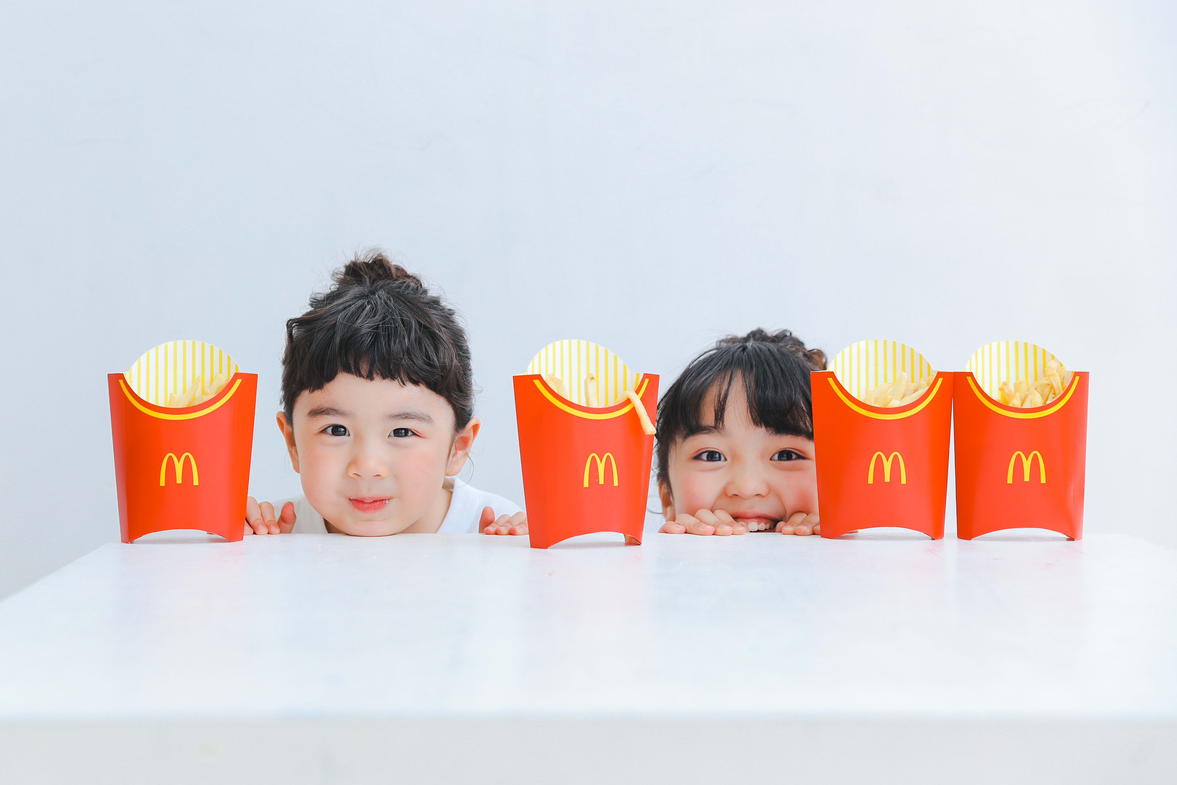 姉妹撮影　写真　カラフル　マクドナルド　フォトスタジオ　ハピスタ