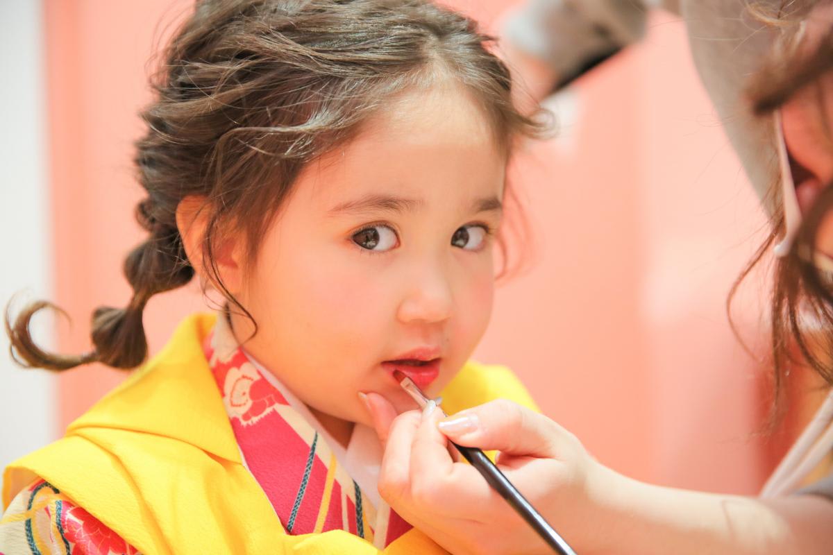 七五三　3歳女の子　メイク　可愛い　カラフル　キッズフォトスタジオ　ハピスタ