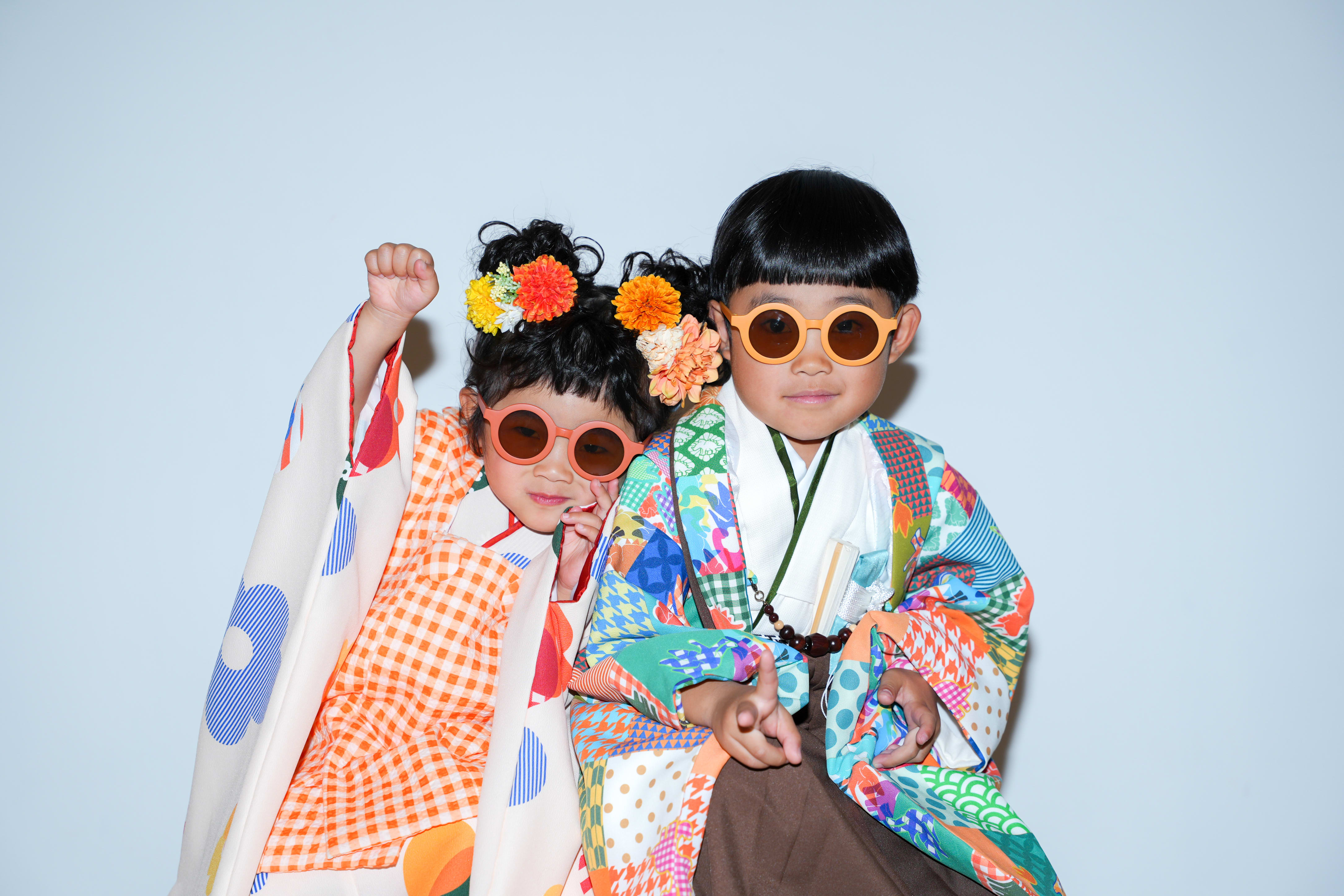 七五三　3歳女の子　5歳男の子　可愛い　カラフル　キッズフォトスタジオ　ハピスタ