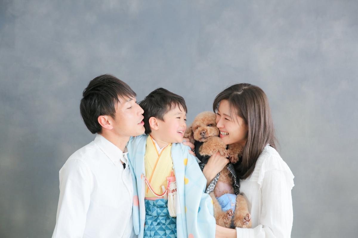 七五三　記念写真　男の子　わんちゃん　家族フォト　キッズフォトハウス　HAPISTA