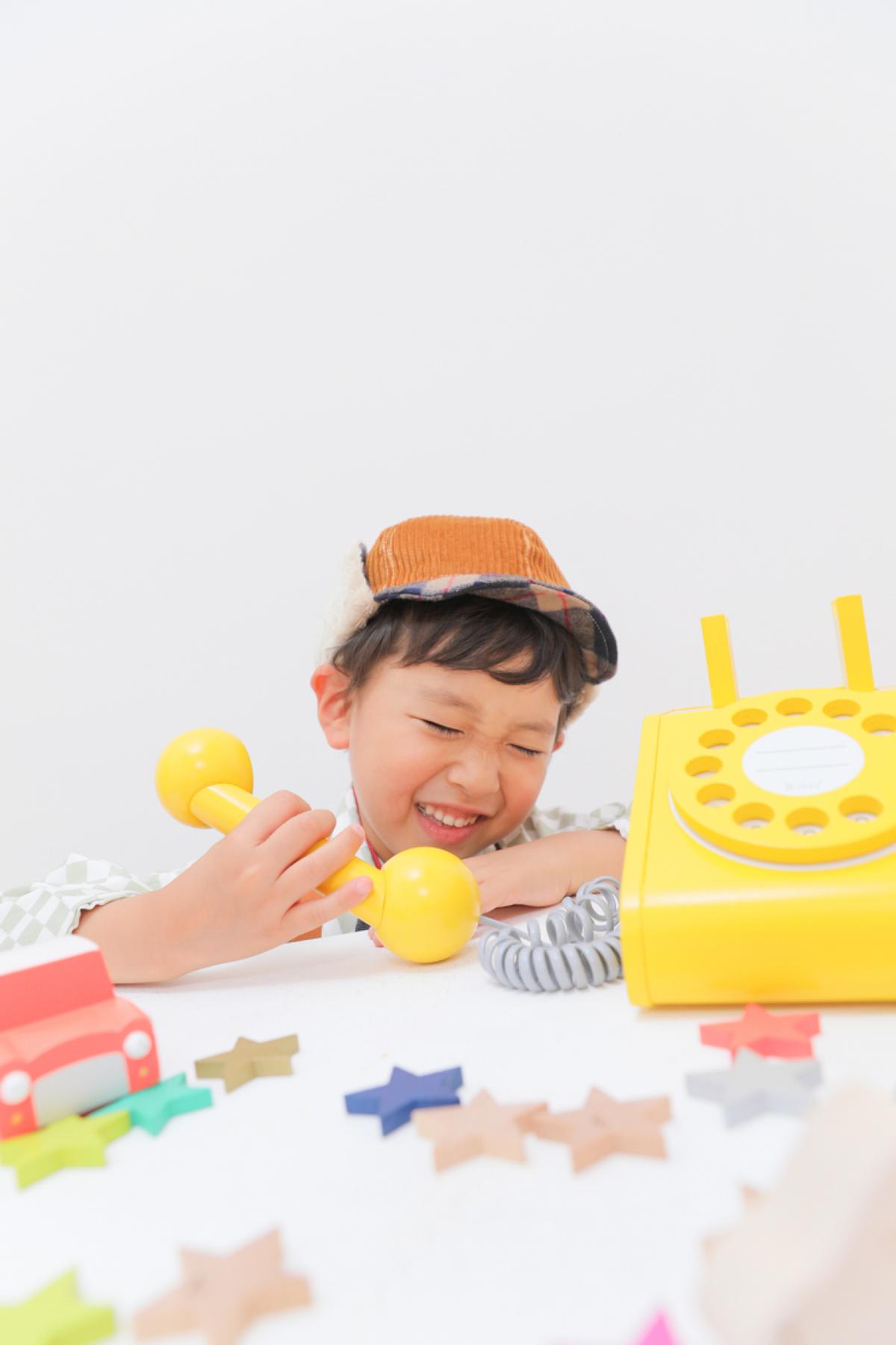 男の子　記念撮影　カラフル　可愛い　キッズフォトスタジオ　ハピスタ