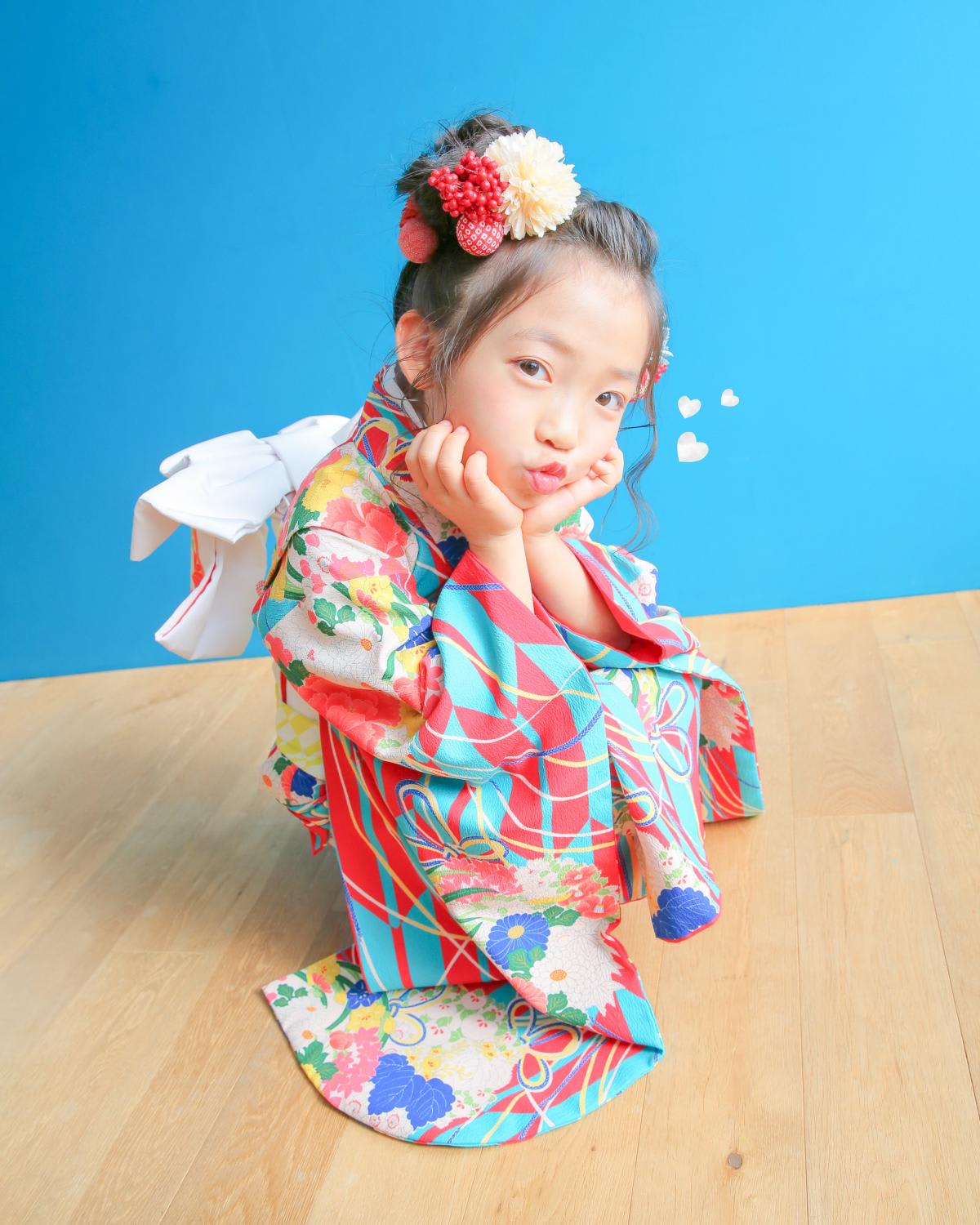 七五三　７歳女の子　可愛い　カラフル　キッズフォトスタジオ　ハピスタ