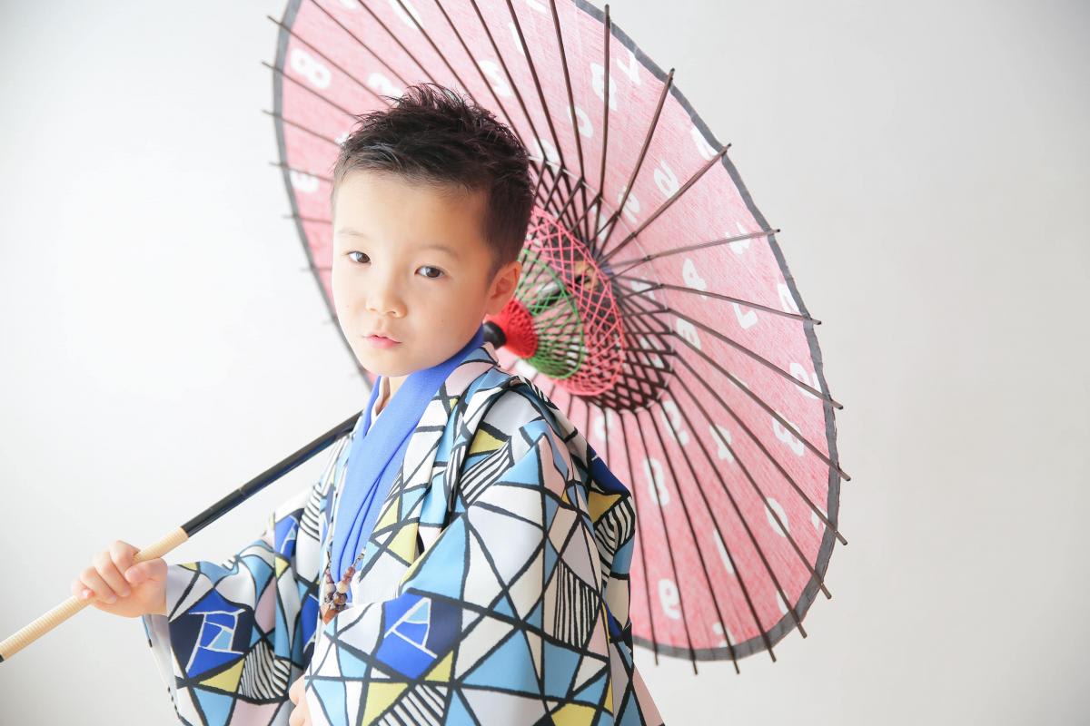 七五三　記念写真　男の子　傘　キッズフォトハウス　HAPISTA