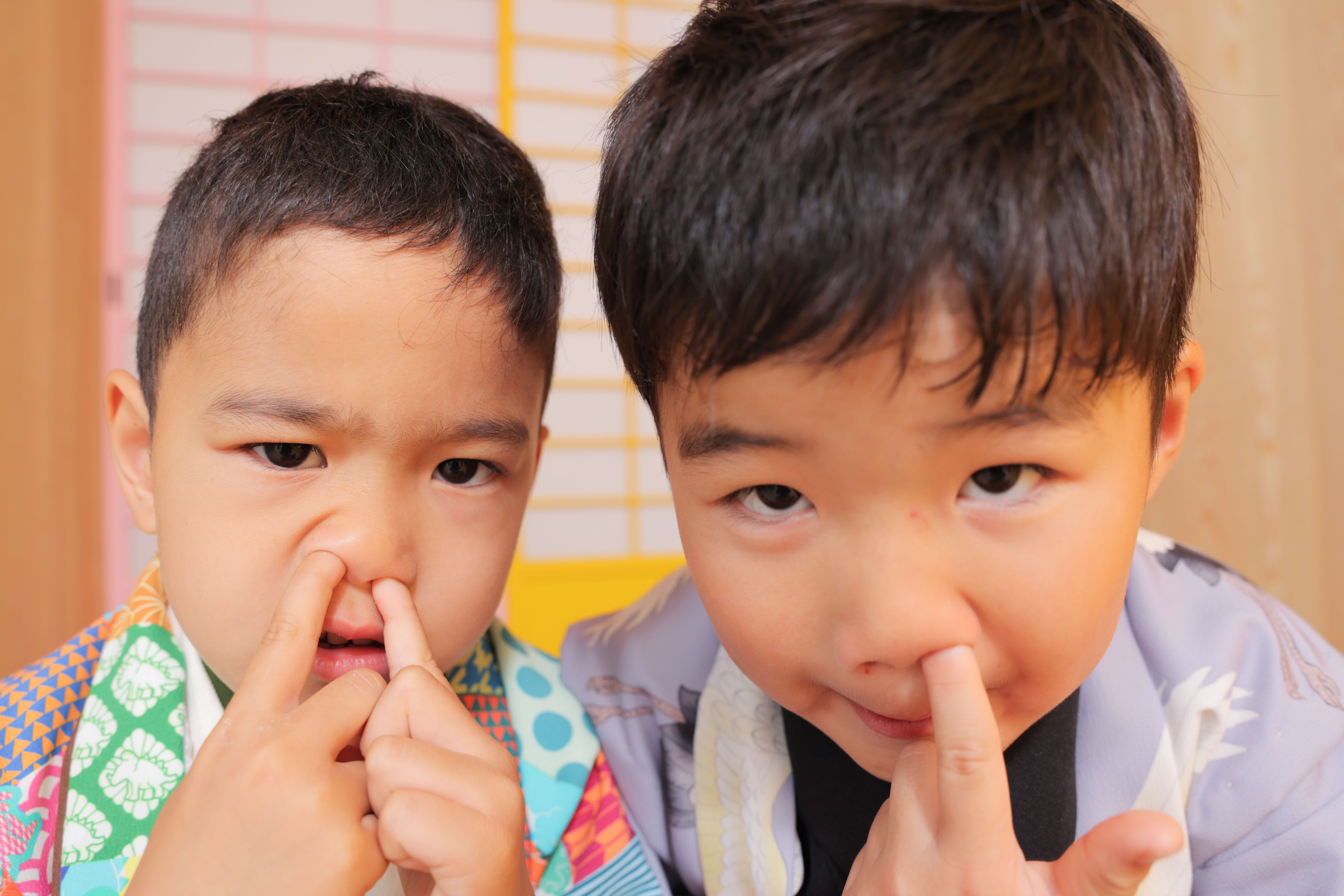 七五三　兄弟　可愛い　カラフル　キッズフォトスタジオ　ハピスタ