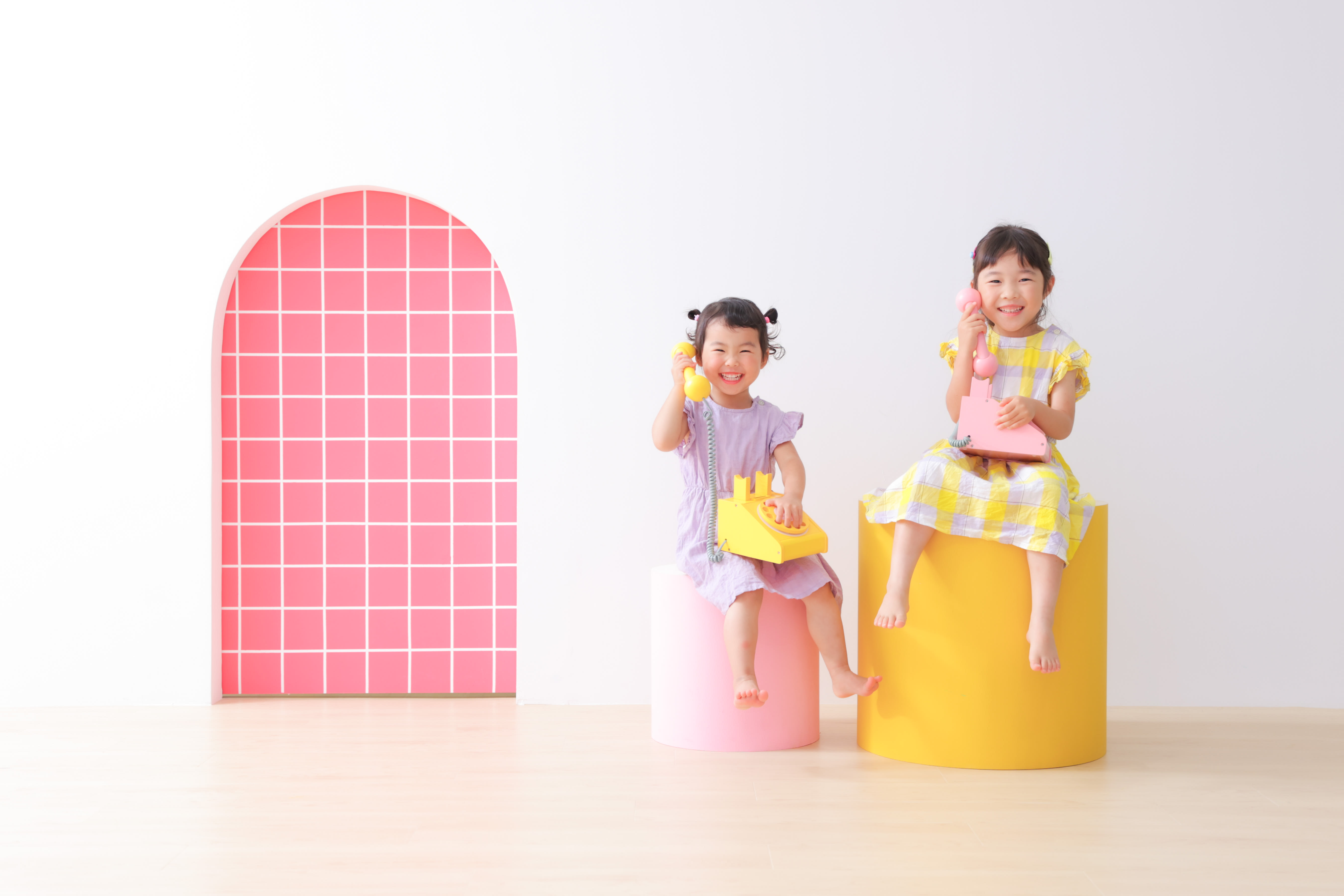 姉妹写真　リンクコーデ　電話　