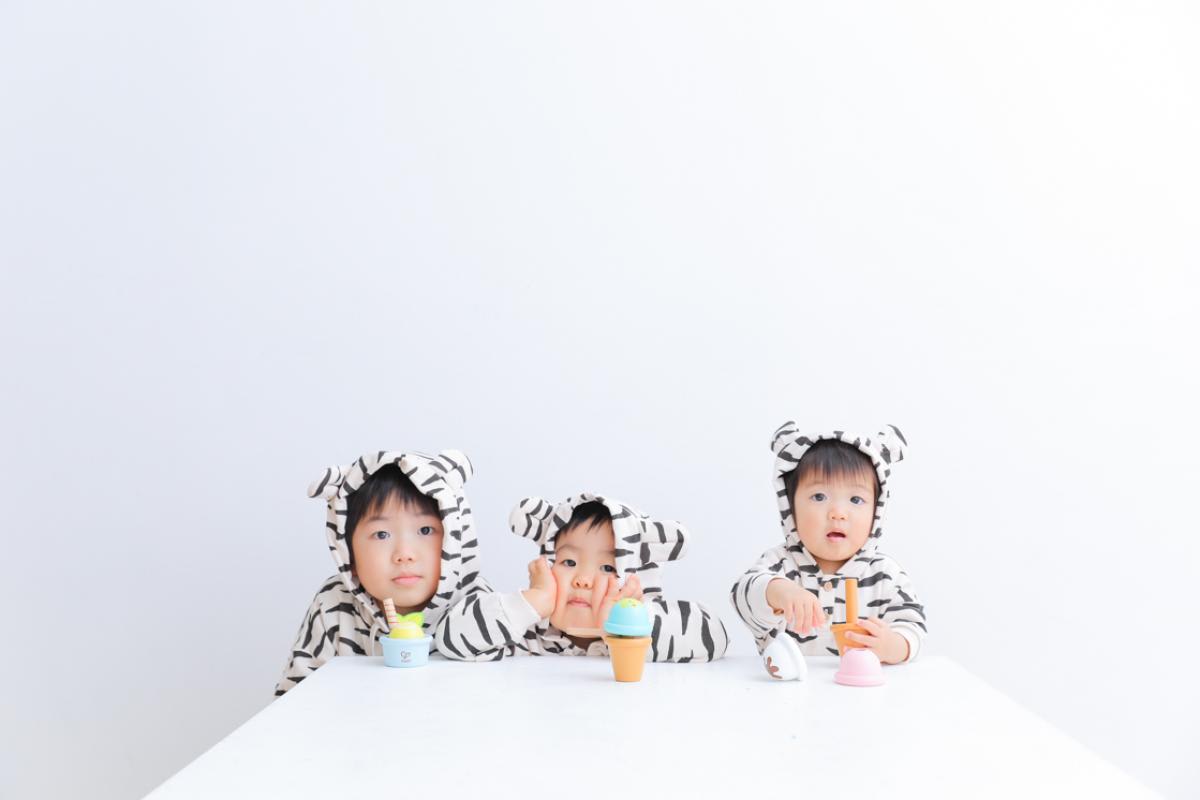 兄弟フォト　記念写真　カラフル　キッズフォトスタジオ　ハピスタ