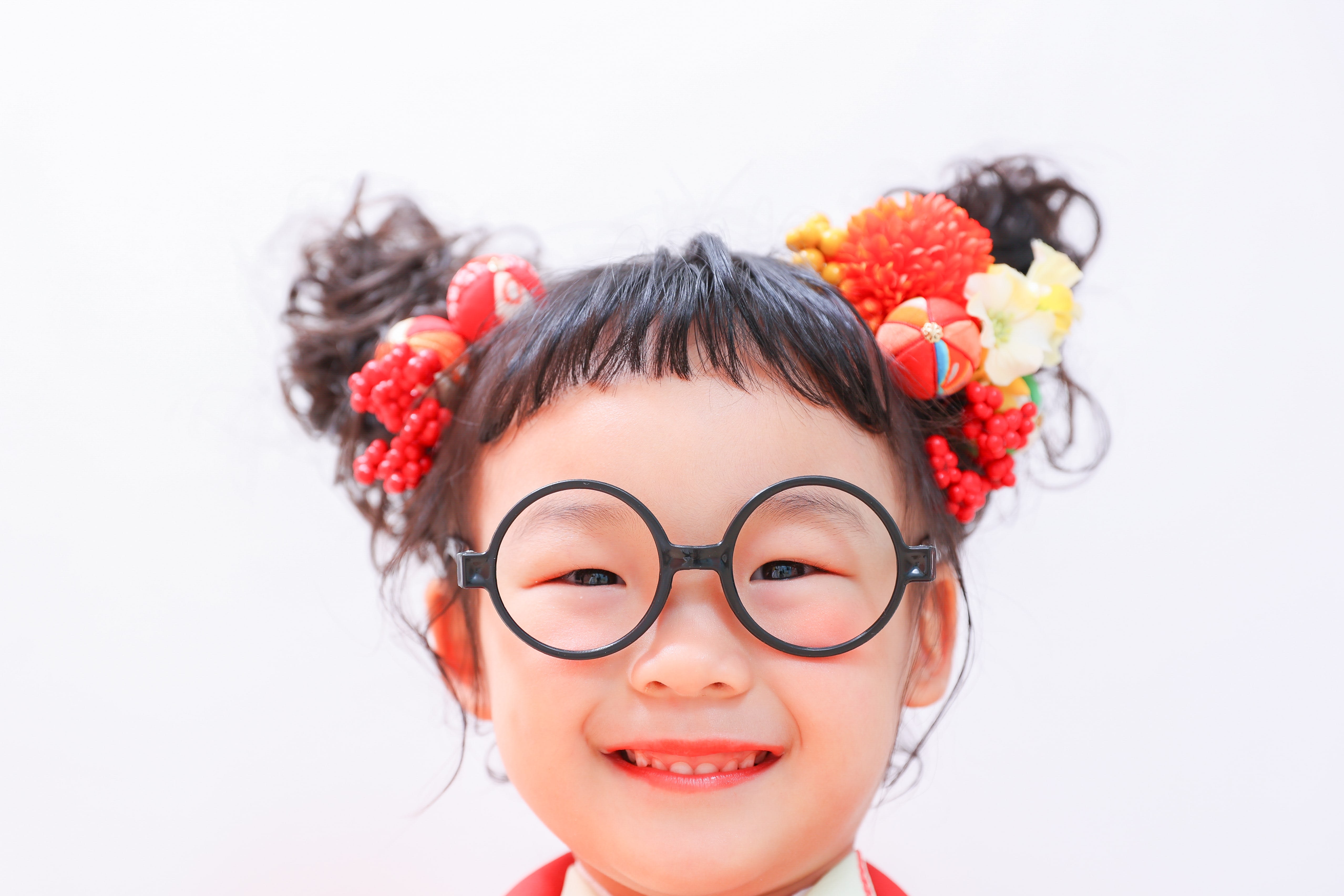 七五三　3歳女の子　可愛い　カラフル　キッズフォトスタジオ　ハピスタ