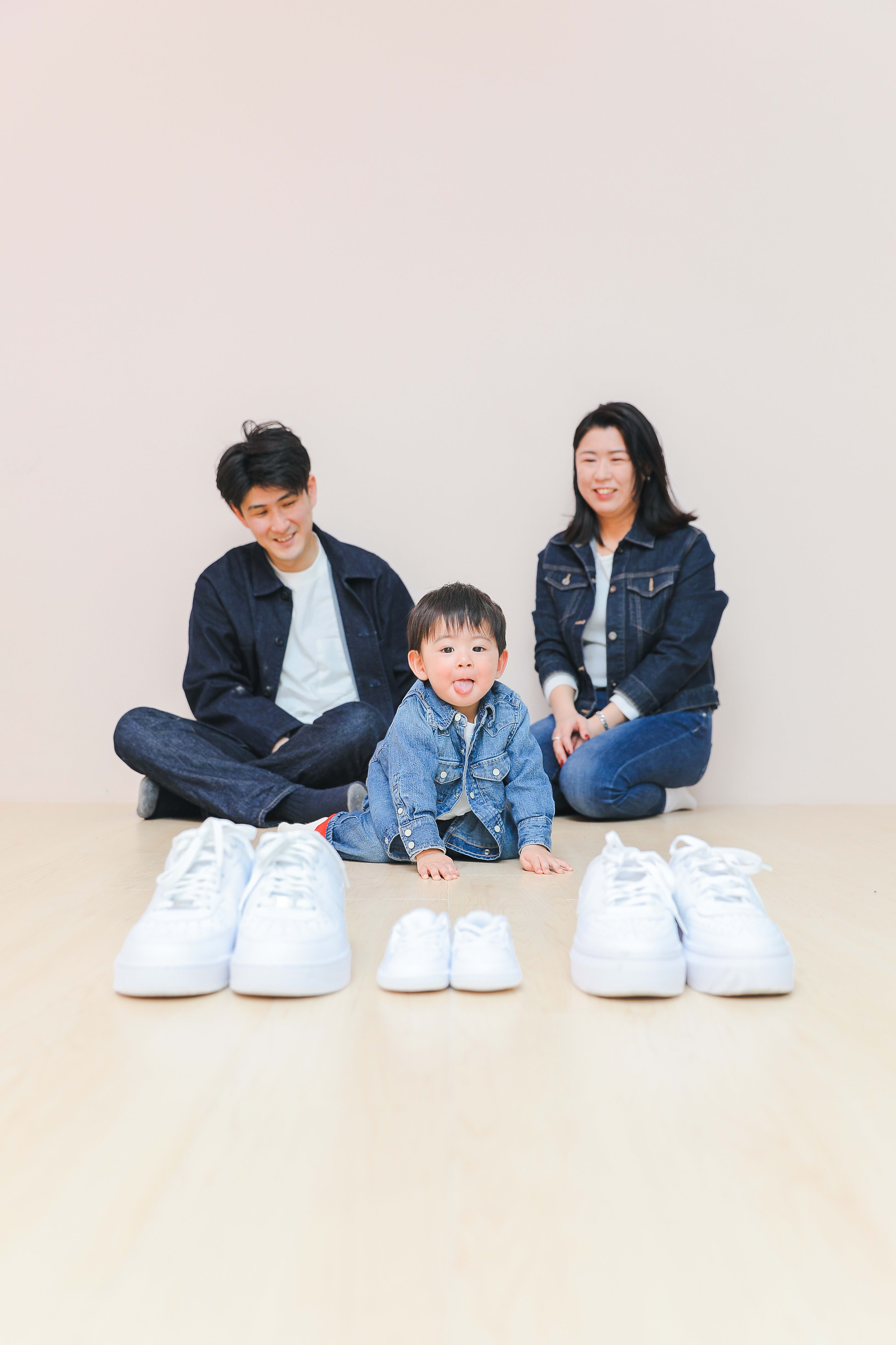 ファミリー　家族写真　カラフル　フォトスタジオ　ハピスタ