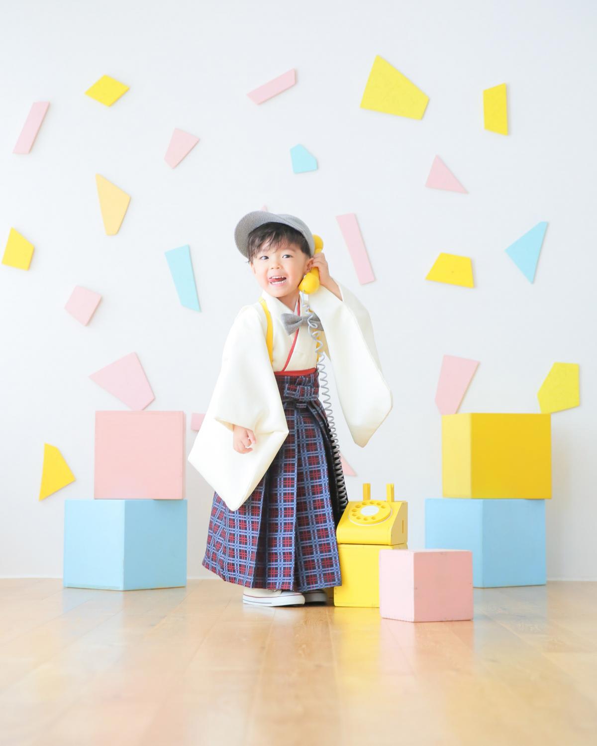 七五三　記念写真　男の子　カラフル　電話　キッズフォトハウス　HAPISTA