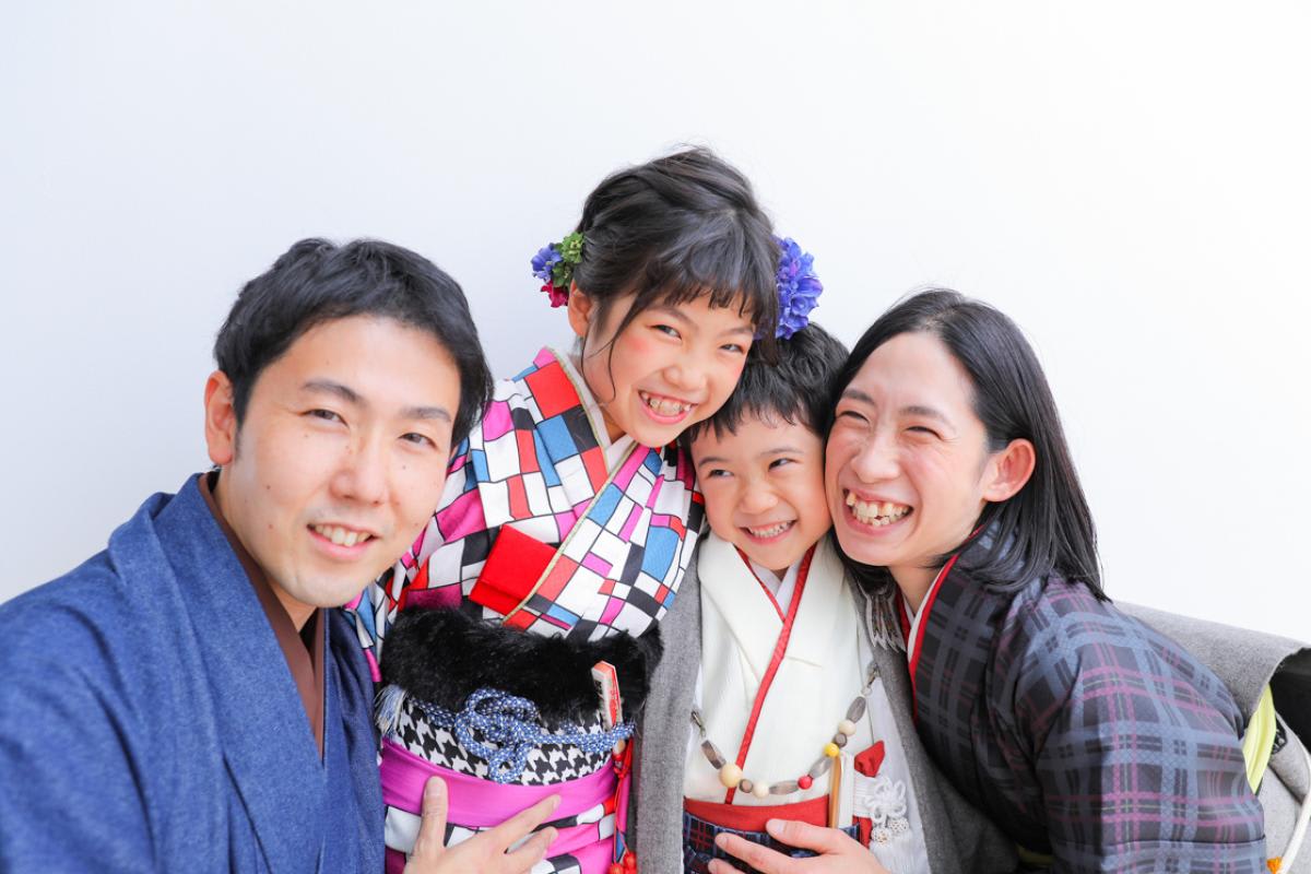七五三　ファミリー　家族写真　カラフル　フォトスタジオ　ハピスタ