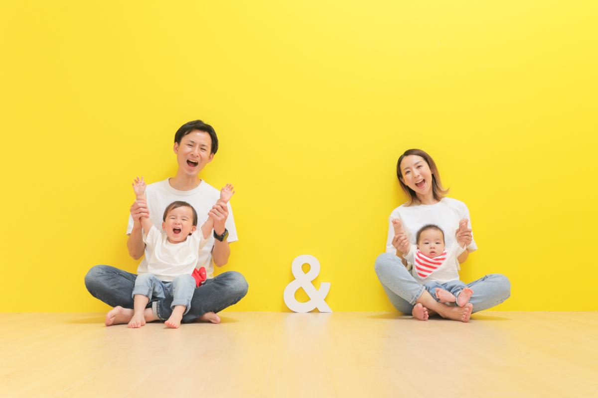 ファミリー　家族写真　男の子　赤ちゃん　フォトスタジオ　ハピスタ