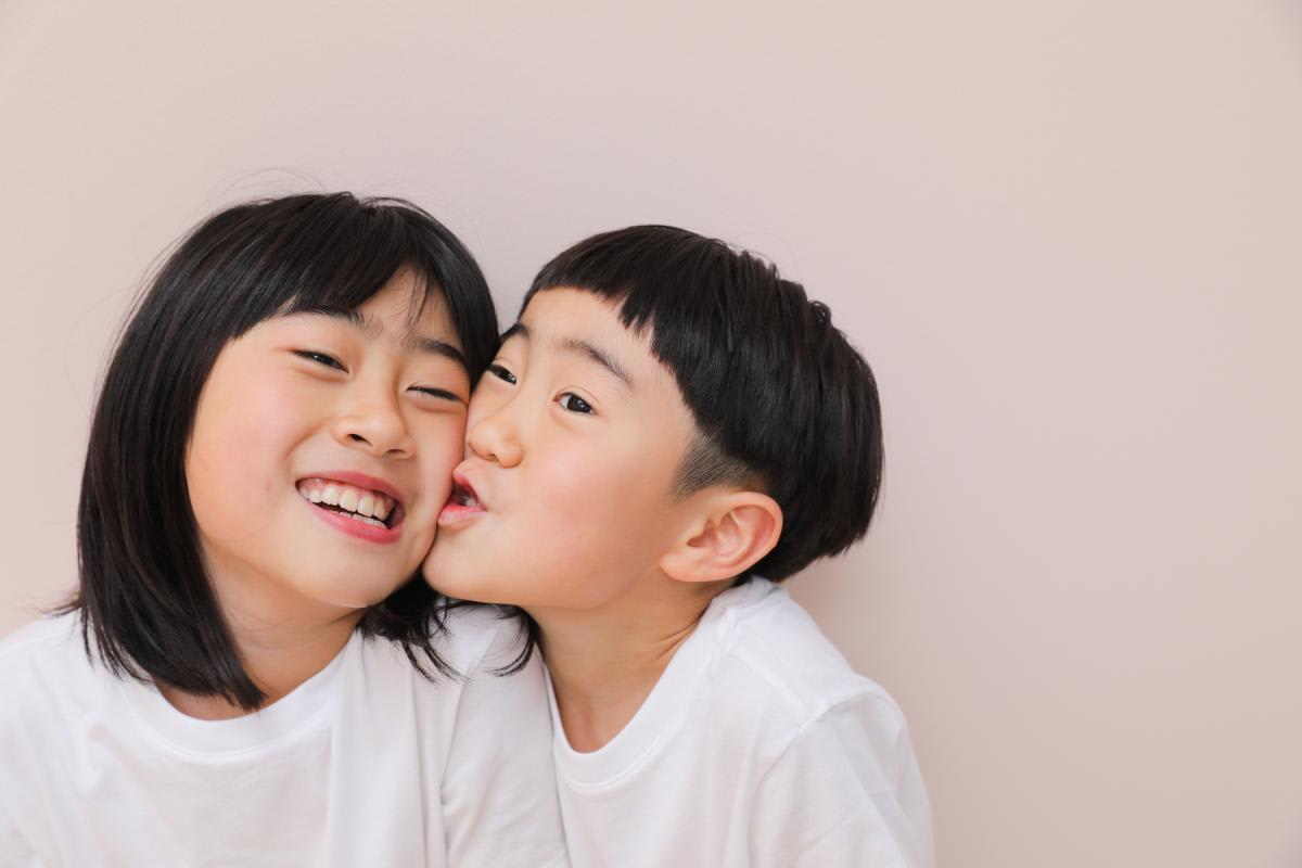 ファミリー　男の子　女の子　カラフル　フォトスタジオ　ハピスタ