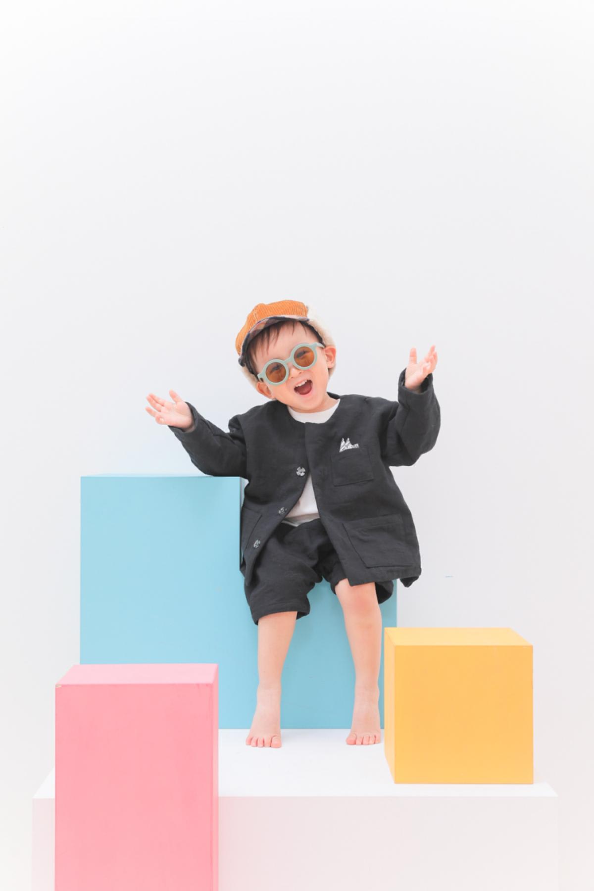 ファミリー　男の子　メガネ　フォトスタジオ　ハピスタ